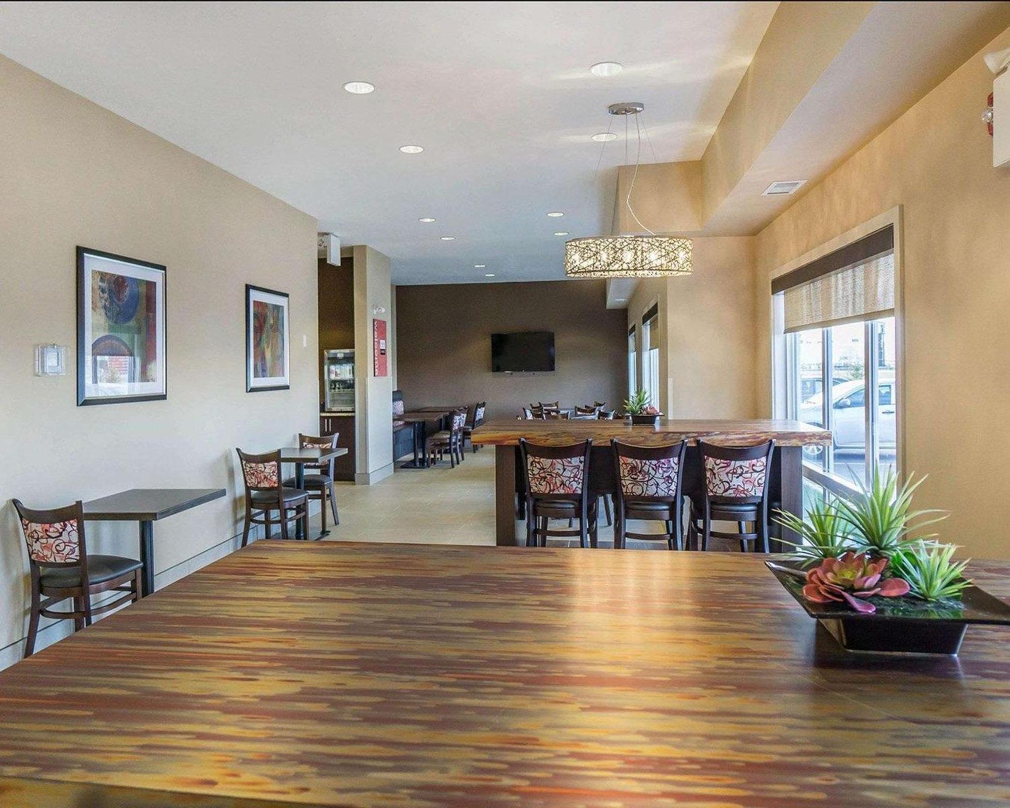 Comfort Inn & Suites Edmonton International Airport Nisku Luaran gambar